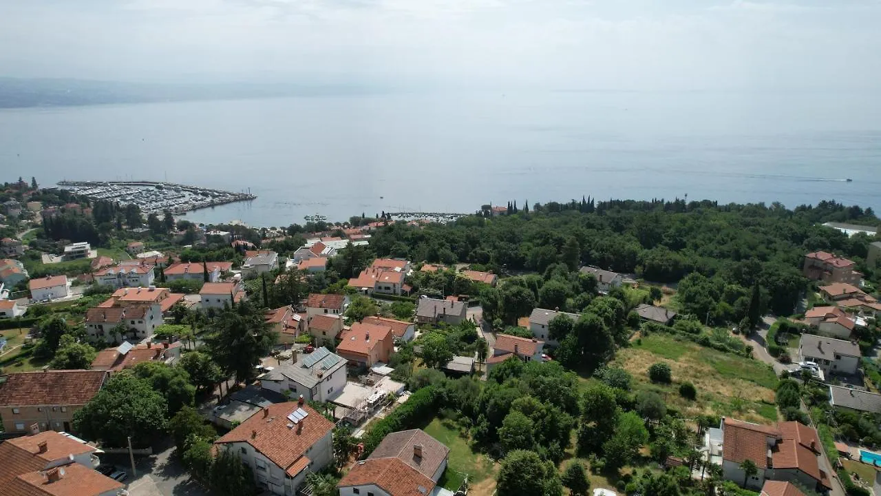 Apartment Peruc With Big Terrace And Beautiful Garden Ičići 0*,
