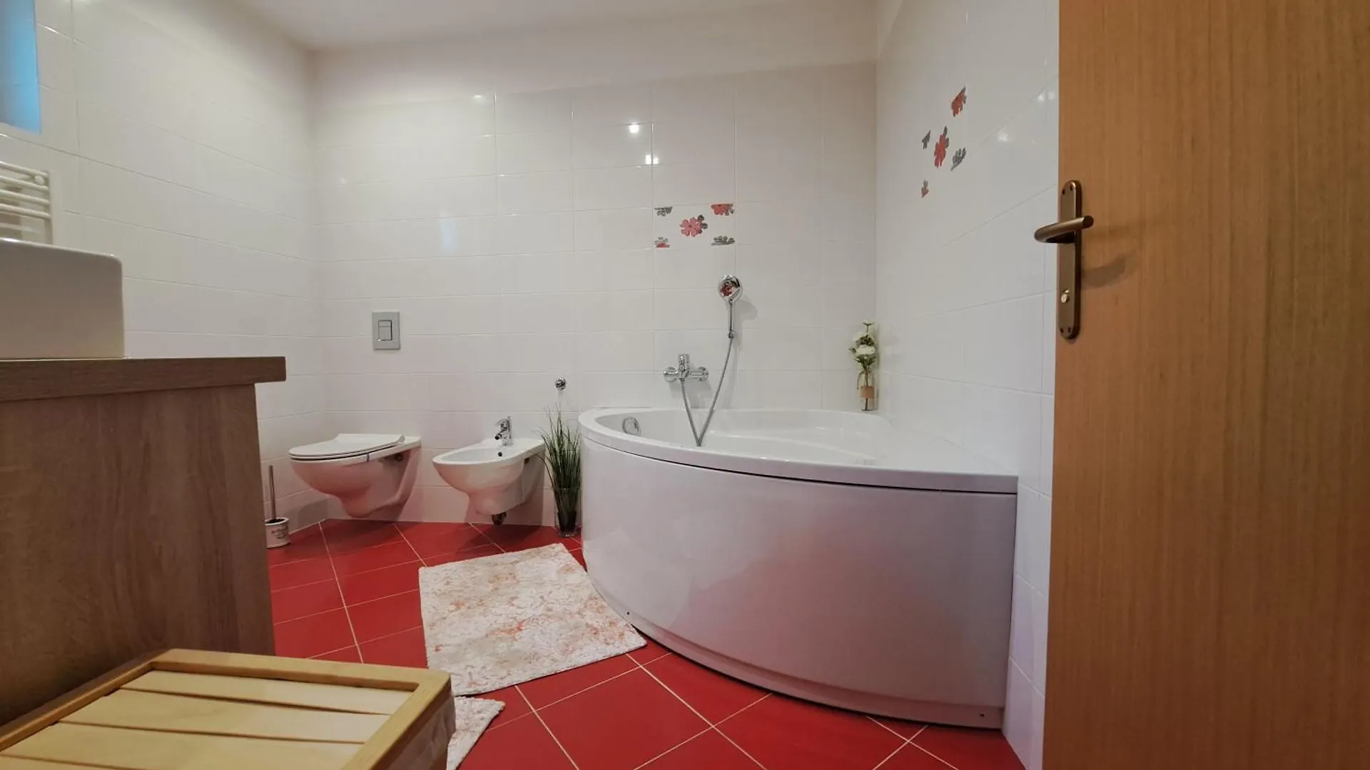 Apartment Peruc With Big Terrace And Beautiful Garden Ičići